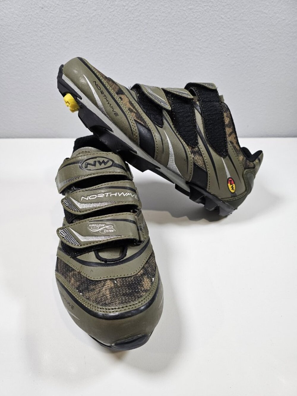 Northwave MTB Cycling Shoes Mens 9.5 Olive Camo SPD Cleats Incl